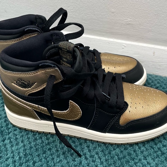 Brand new Air Jordans Black and Gold 3Y - Picture 2 of 4